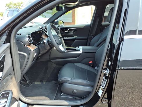 Used 2025 Mercedes-Benz GLC 300 4MATIC image 10