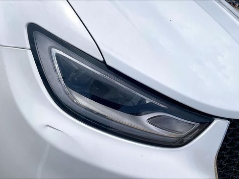 Used 2023 Chrysler Pacifica Touring-L AWD/4WD image 29