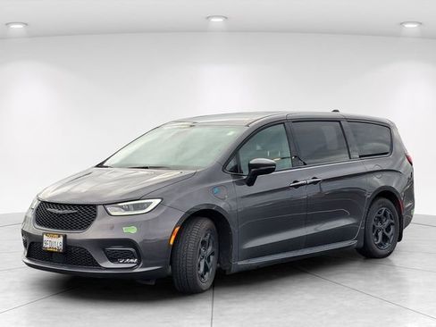 Used 2023 Chrysler Pacifica Touring-L w/ S Appearance Package image 8