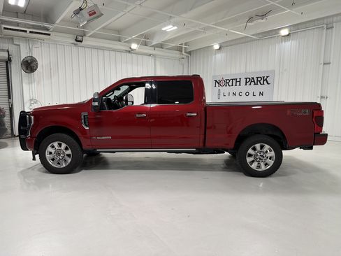 Used 2020 Ford F250 Platinum w/ FX4 Off-Road Package AWD/4WD image 2