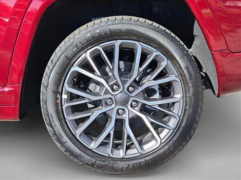 New 2025 Jeep Grand Cherokee L Summit image 10