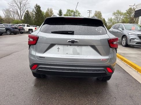 Used 2024 Chevrolet Trax RS w/ Sunroof Package FWD image 9