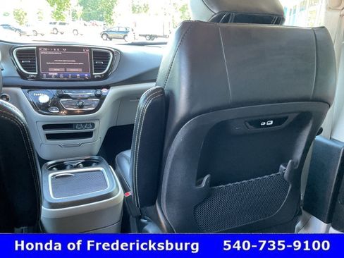 Used 2024 Chrysler Pacifica Touring-L FWD image 30