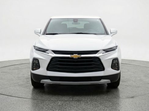 Used 2025 Chevrolet Blazer LT image 2