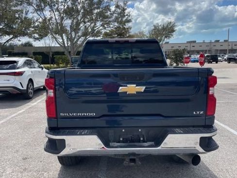 Used 2022 Chevrolet Silverado 2500 LTZ w/ LTZ Premium Package image 3