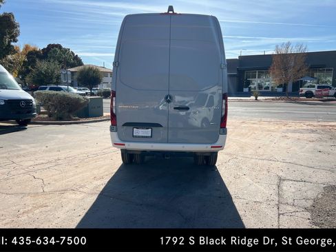 Used 2025 Mercedes-Benz Sprinter 3500 image 4