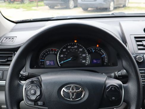 Used 2013 Toyota Camry LE image 25