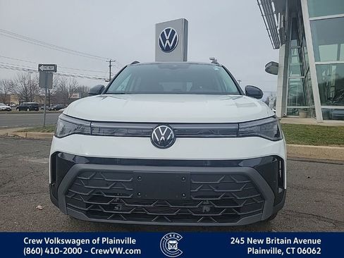 Certified 2025 Volkswagen Taos SE image 22
