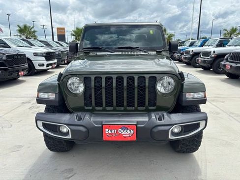 Used 2023 Jeep Gladiator Sport AWD/4WD image 2