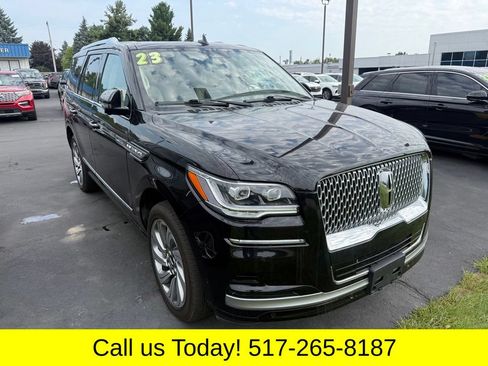 Used 2023 Lincoln Navigator Reserve AWD/4WD image 2