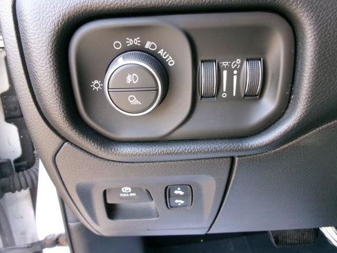 Used 2019 RAM 1500 Sport w/ Level 2 Equipment Group AWD/4WD image 21