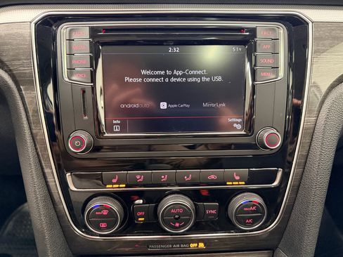 Used 2018 Volkswagen Passat 2.0T SE image 35