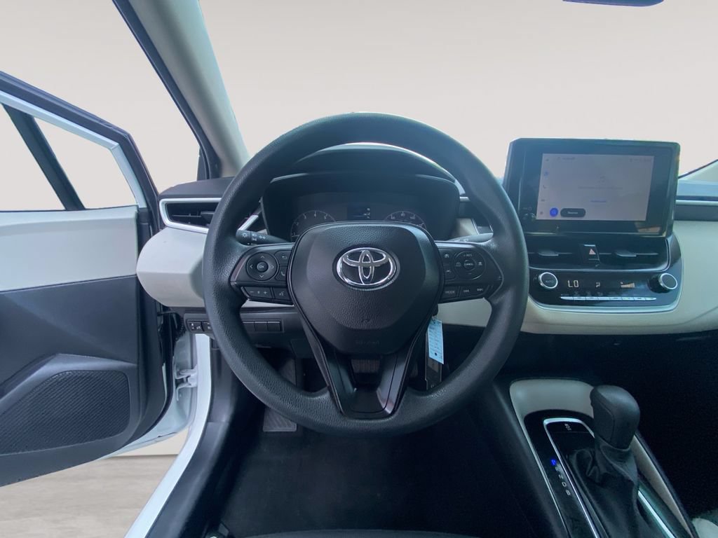 Used 2025 Toyota Corolla LE FWD image 12