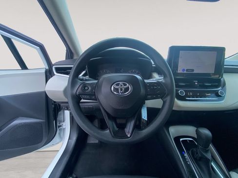 Used 2025 Toyota Corolla LE FWD image 12