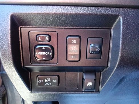 Used 2016 Toyota Tundra SR5 image 17