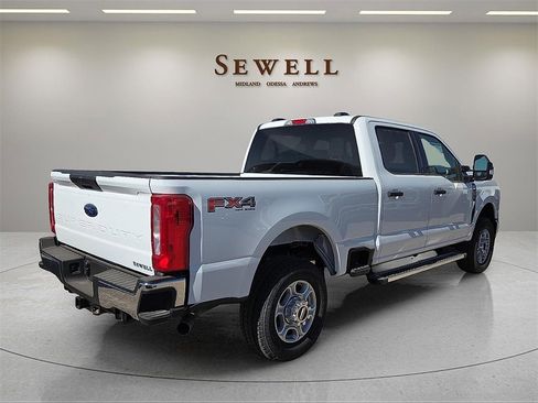 New 2026 Ford F250 XLT w/ FX4 Off-Road Package image 4