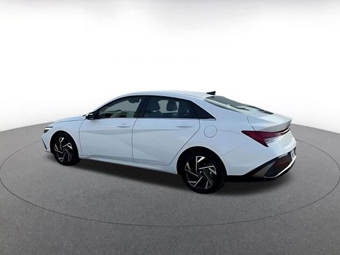 Used 2025 Hyundai Elantra Limited image 15