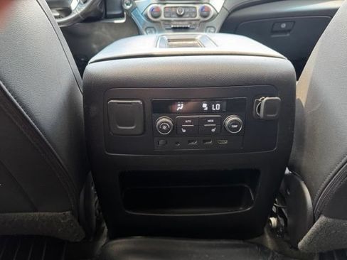 Used 2018 Chevrolet Suburban Premier AWD/4WD image 11