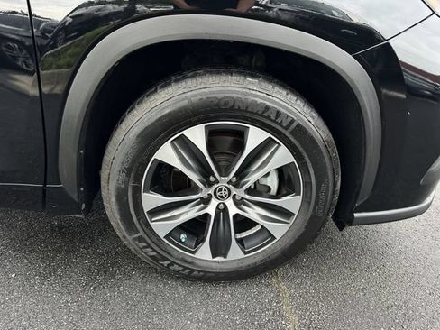 Used 2021 Toyota Highlander XLE FWD image 37