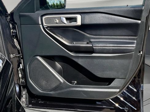 Used 2020 Ford Explorer XLT w/ Equipment Group 202A AWD/4WD image 33