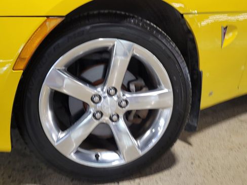 Used 2007 Pontiac Solstice Convertible w/ Premium Package RWD image 3