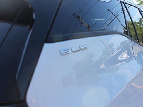 Used 2023 GMC Terrain SLE w/ Driver Convenience Package image 10