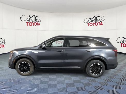 Used 2024 Kia Sorento S image 4
