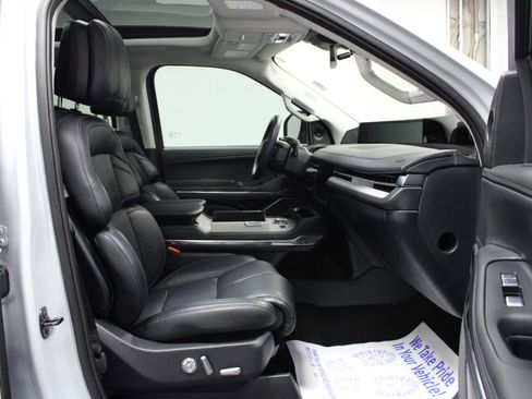 Used 2025 Lincoln Navigator L Reserve image 17