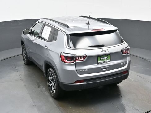 Used 2024 Jeep Compass Latitude image 35