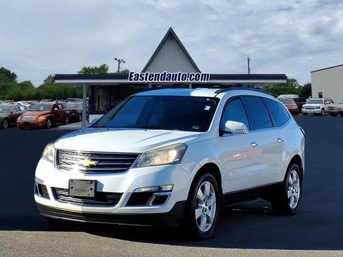 Used 2016 Chevrolet Traverse LT w/ Style and Technology Package image 1