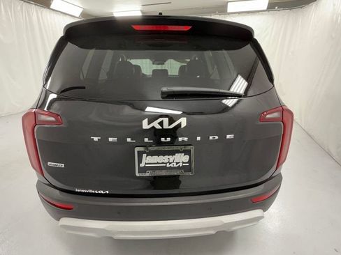Used 2022 Kia Telluride LX AWD/4WD image 4