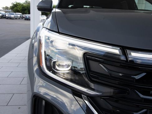 New 2026 Volkswagen Atlas Cross Sport SE image 7