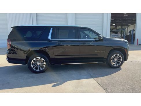 Used 2025 Chevrolet Suburban LS RWD image 9