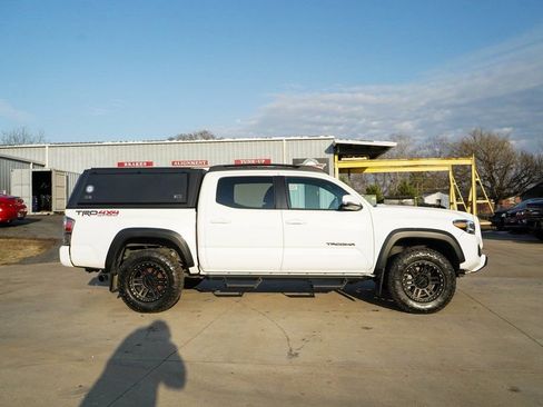 Used 2021 Toyota Tacoma TRD Off-Road image 3