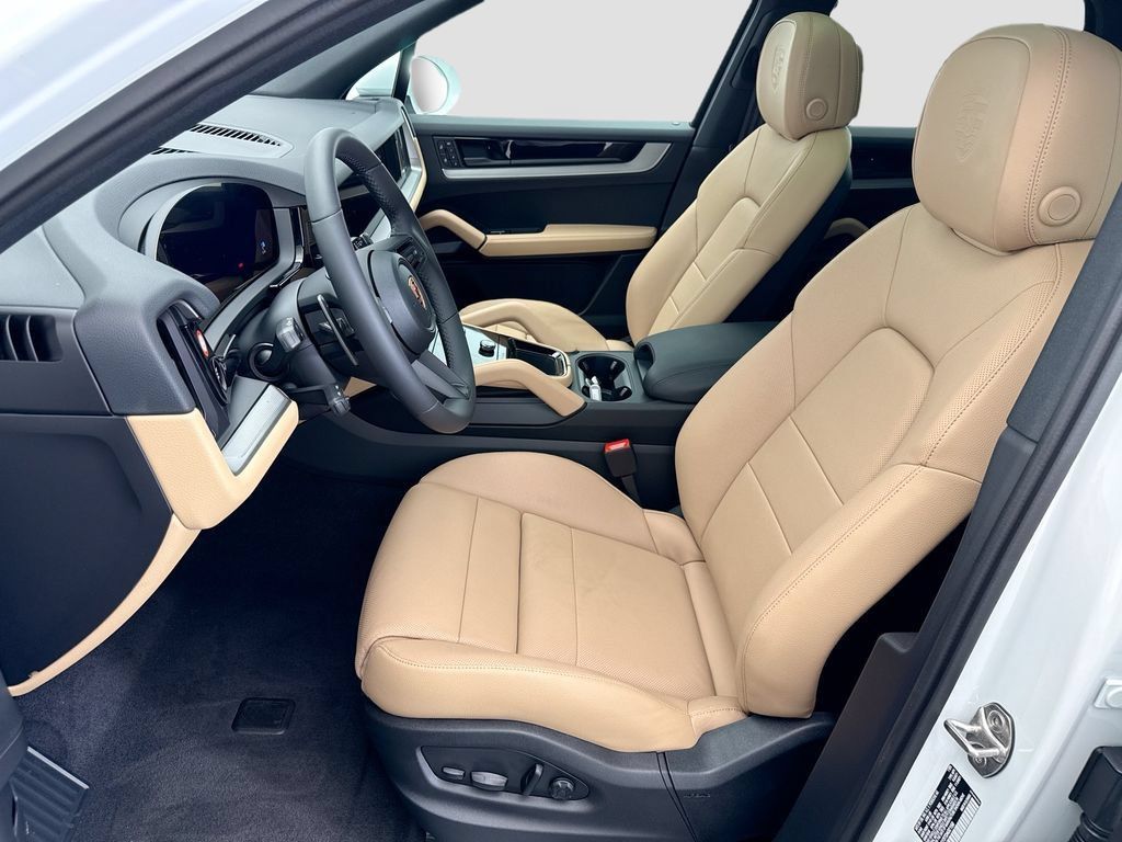 Used 2026 Porsche Cayenne AWD/4WD image 5