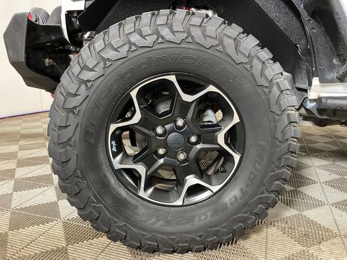 Used 2014 Jeep Wrangler Unlimited Rubicon w/ Connectivity Group image 13