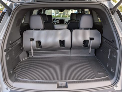 New 2026 GMC Acadia AT4 w/ Luxury Package AWD/4WD image 17
