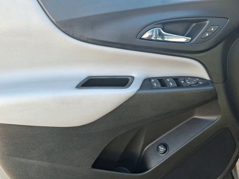 Used 2018 Chevrolet Equinox LT image 12