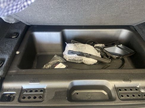 Used 2018 Jeep Wrangler Unlimited Sahara AWD/4WD image 17