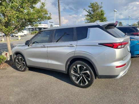 Used 2022 Mitsubishi Outlander SE AWD/4WD image 3