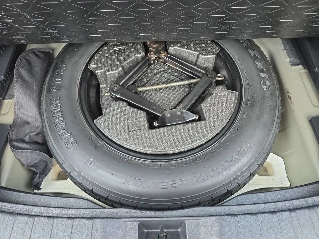Used 2021 Toyota RAV4 XLE Premium AWD/4WD image 52