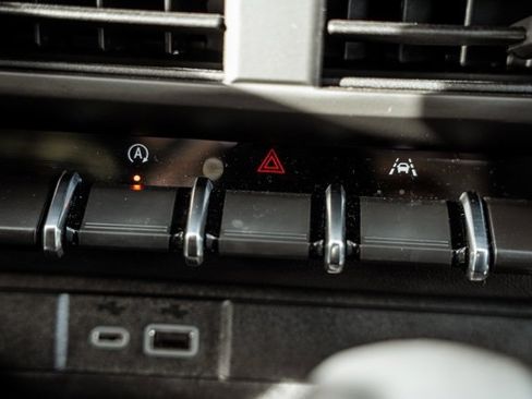 New 2025 Chevrolet Colorado LT w/ LT Convenience Package image 18