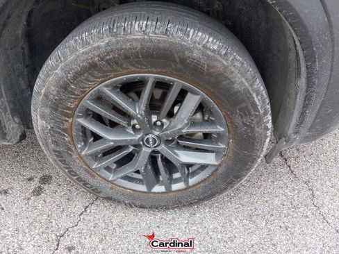 Used 2023 Nissan Rogue S image 2