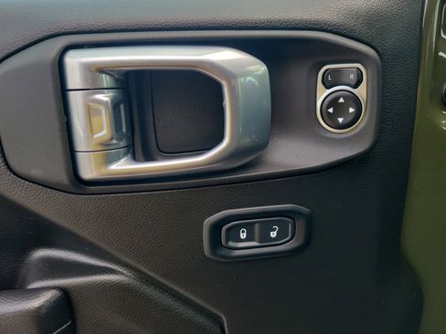 Used 2024 Jeep Wrangler Sport S image 12