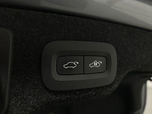 Used 2018 Volvo S90 T6 Inscription w/ Convenience Package image 32