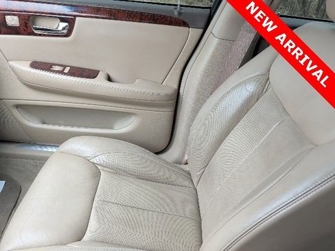 Used 2006 Cadillac DTS Base w/ Trunk Convenience Package image 14