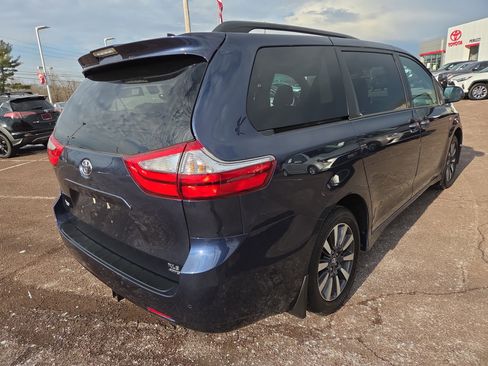 Certified 2019 Toyota Sienna XLE image 3