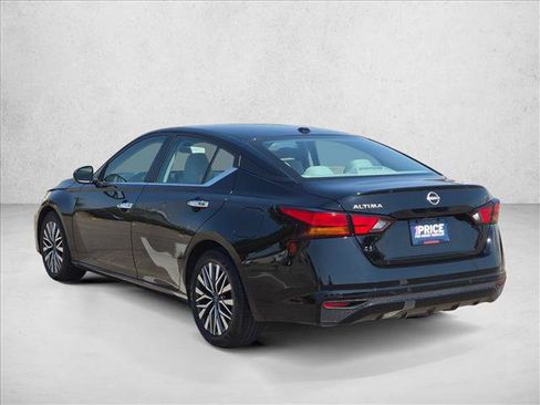 Used 2025 Nissan Altima 2.5 SV FWD image 8