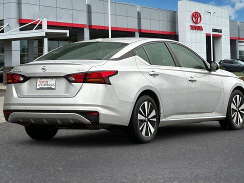 Used 2021 Nissan Altima 2.5 SV image 4