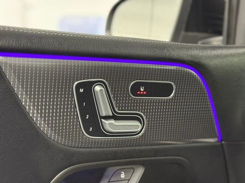 Used 2021 Mercedes-Benz GLB 250 4MATIC image 31